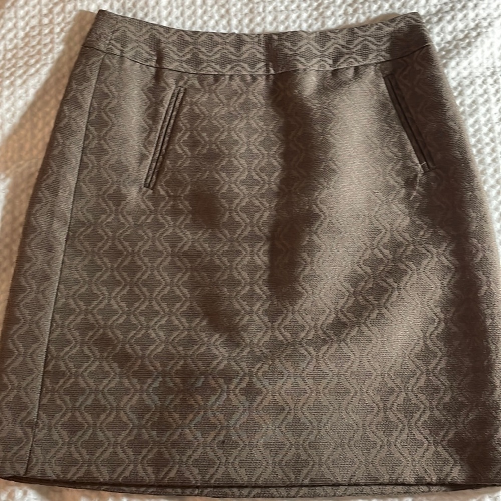 Loft taupe color skirt, like new, size 00P.